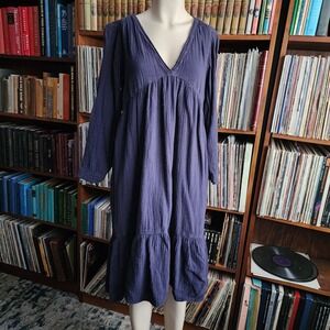 Dark blue Xirena dress below the knee, dress with pockets, made in USA
